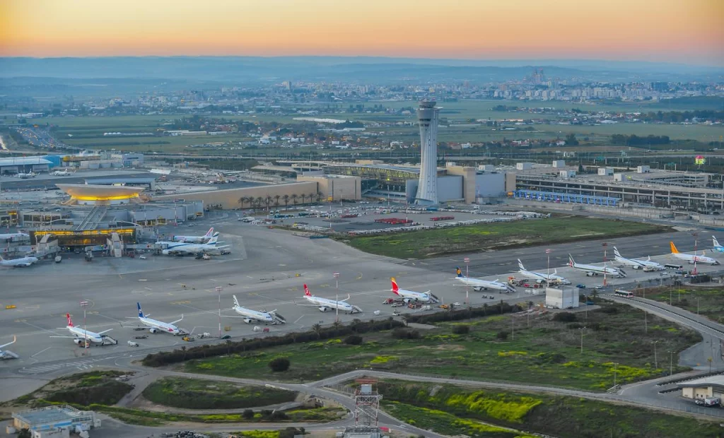 L’aéroport Ben-Gourion, près de Tel-Aviv @ Moni Shafir