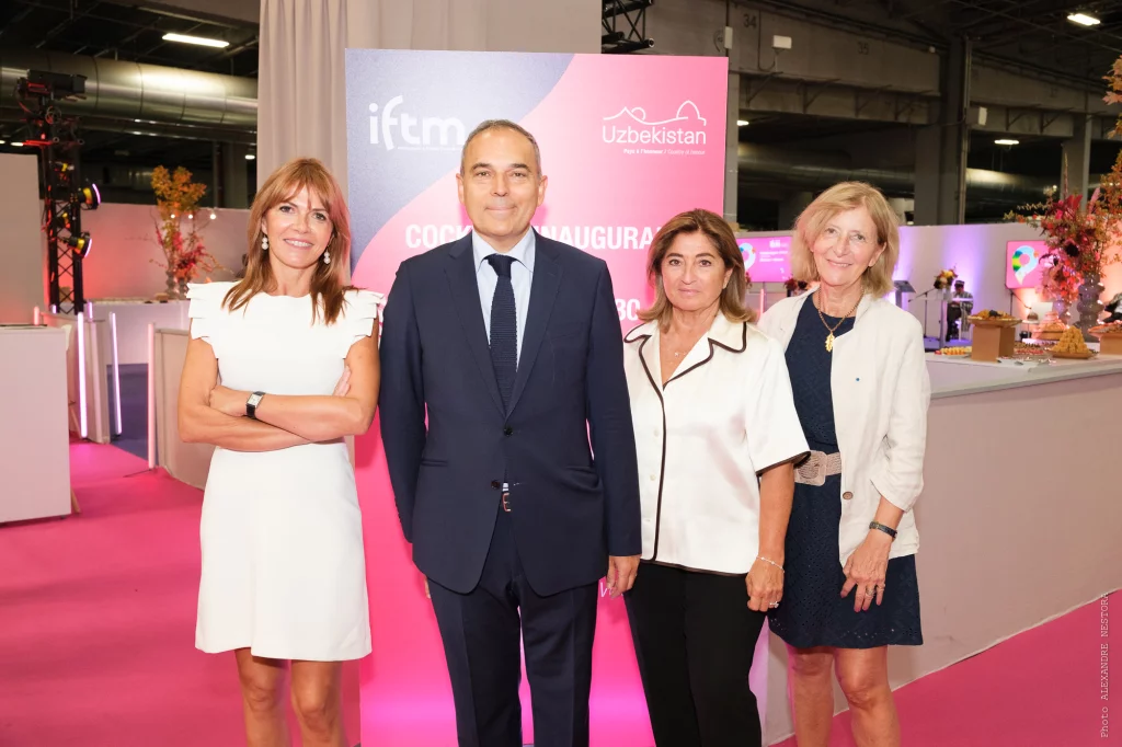 De gauche à droite : Christelle Chassagne, présidente d’ADN Tourisme, Jean-René Morice, président d’INNTO France, Valérie Boned, présidente de la CAT, et Géraldine Leduc, conseillère du président de l’ANETT, lors du cocktail inaugural de l’IFTM