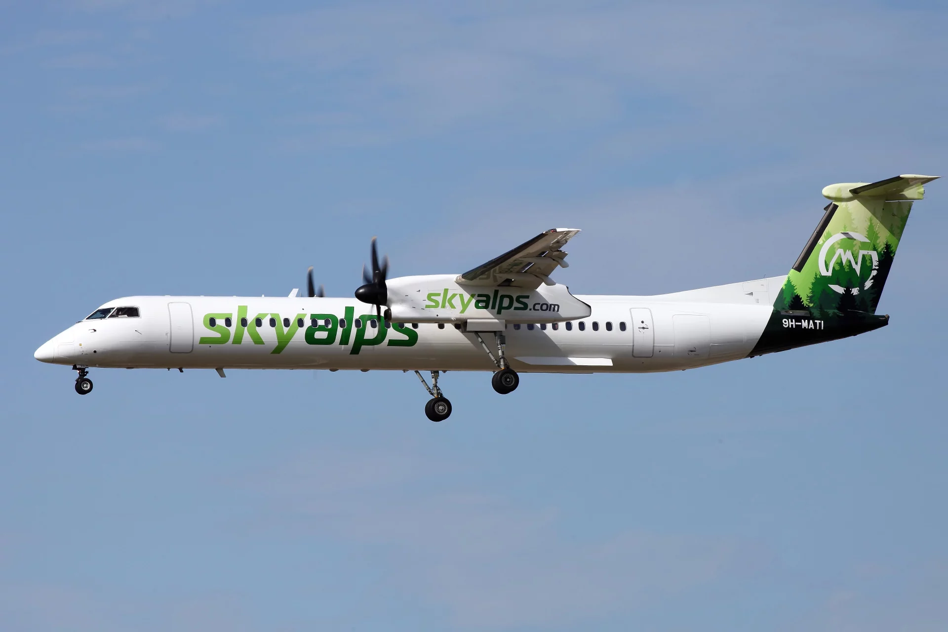 9H-MATI_Bombardier_DHC-8-402Q_Dash_8_SkyAlps_LGW_28.8.24